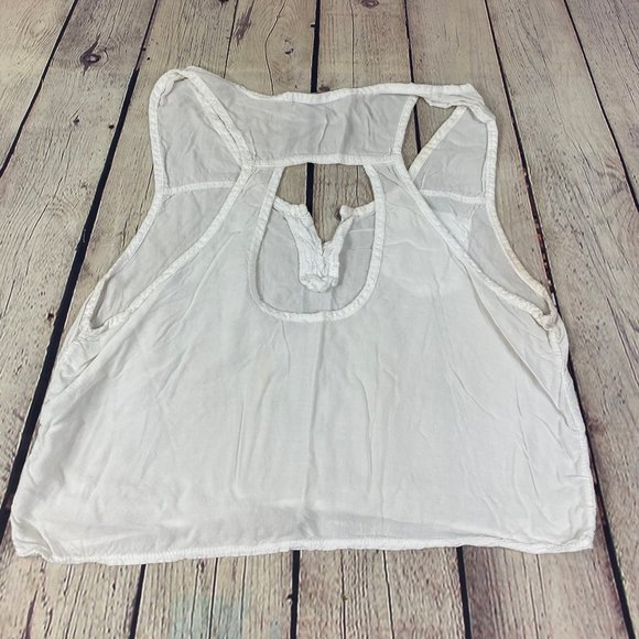 Brandy Melville Eyelet Sleeveless Cream Crop Top - Picture 3 of 6